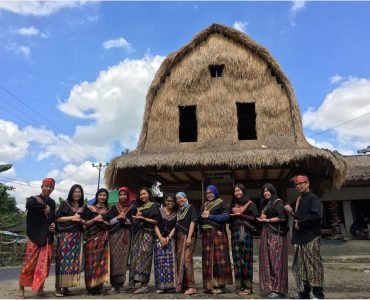 sasak-tribe-in-sade-village